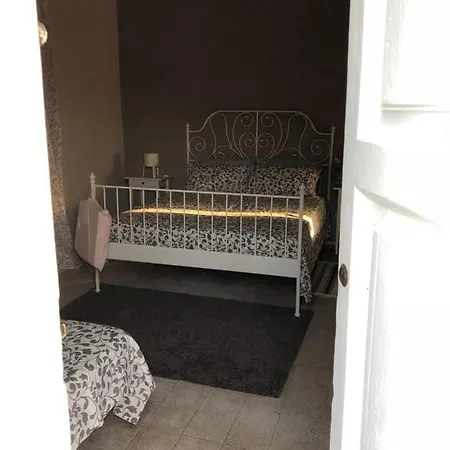 Bed & Breakfast Decri